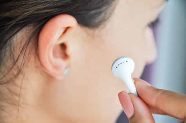 How to Put in Earbuds So They Are Comfortable
